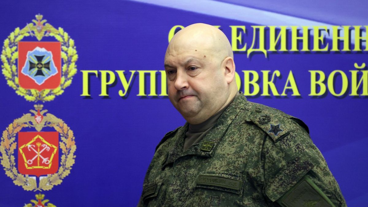 Generál Surovikin je živý a zdravý v Moskvě, tvrdí novinářka. Ukázala fotku